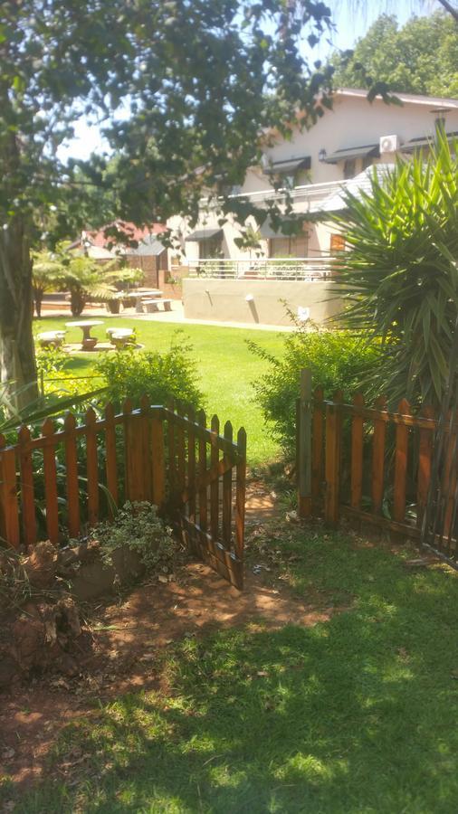 125 On Van Buuren Road Guest House Johannesburg Esterno foto